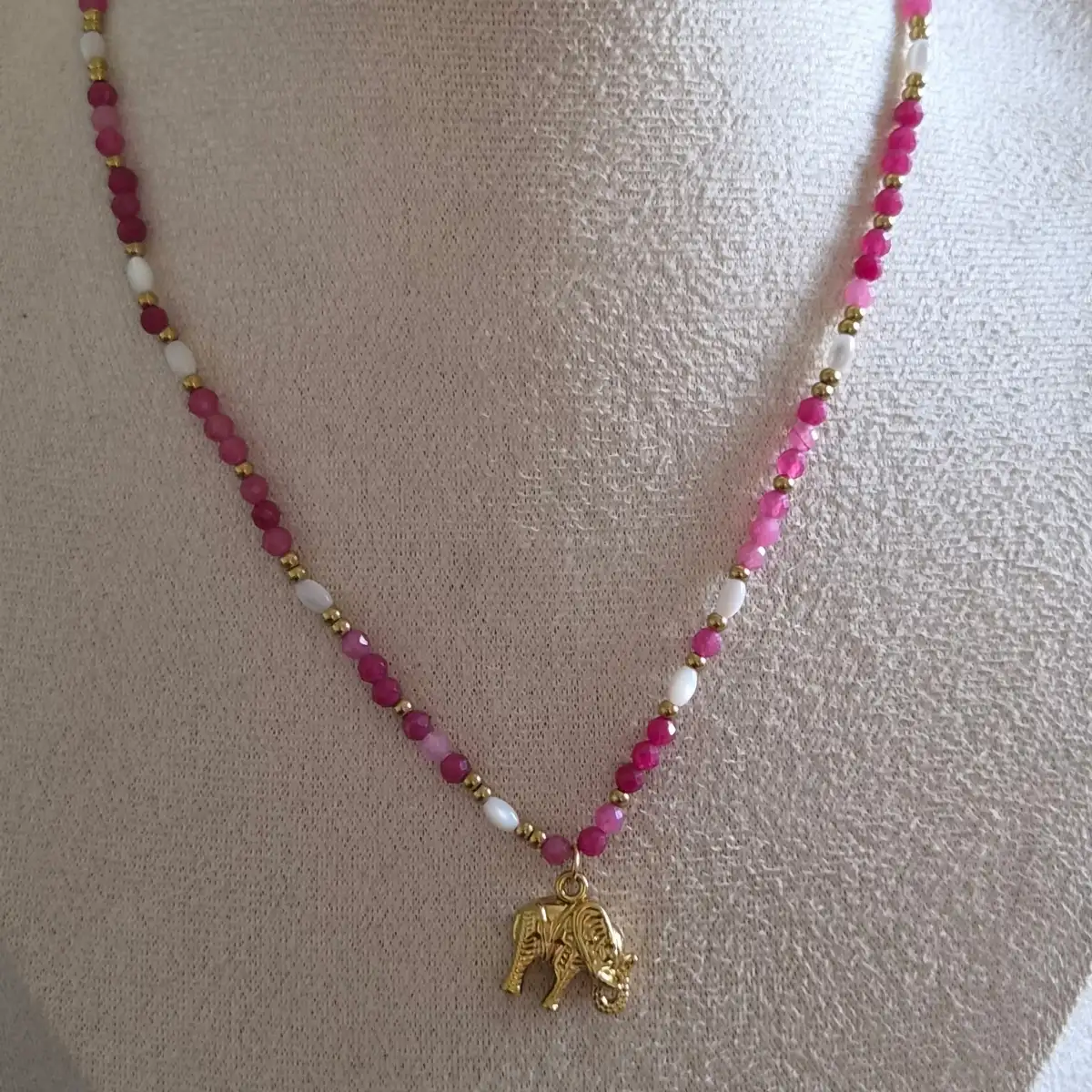 collier pierres