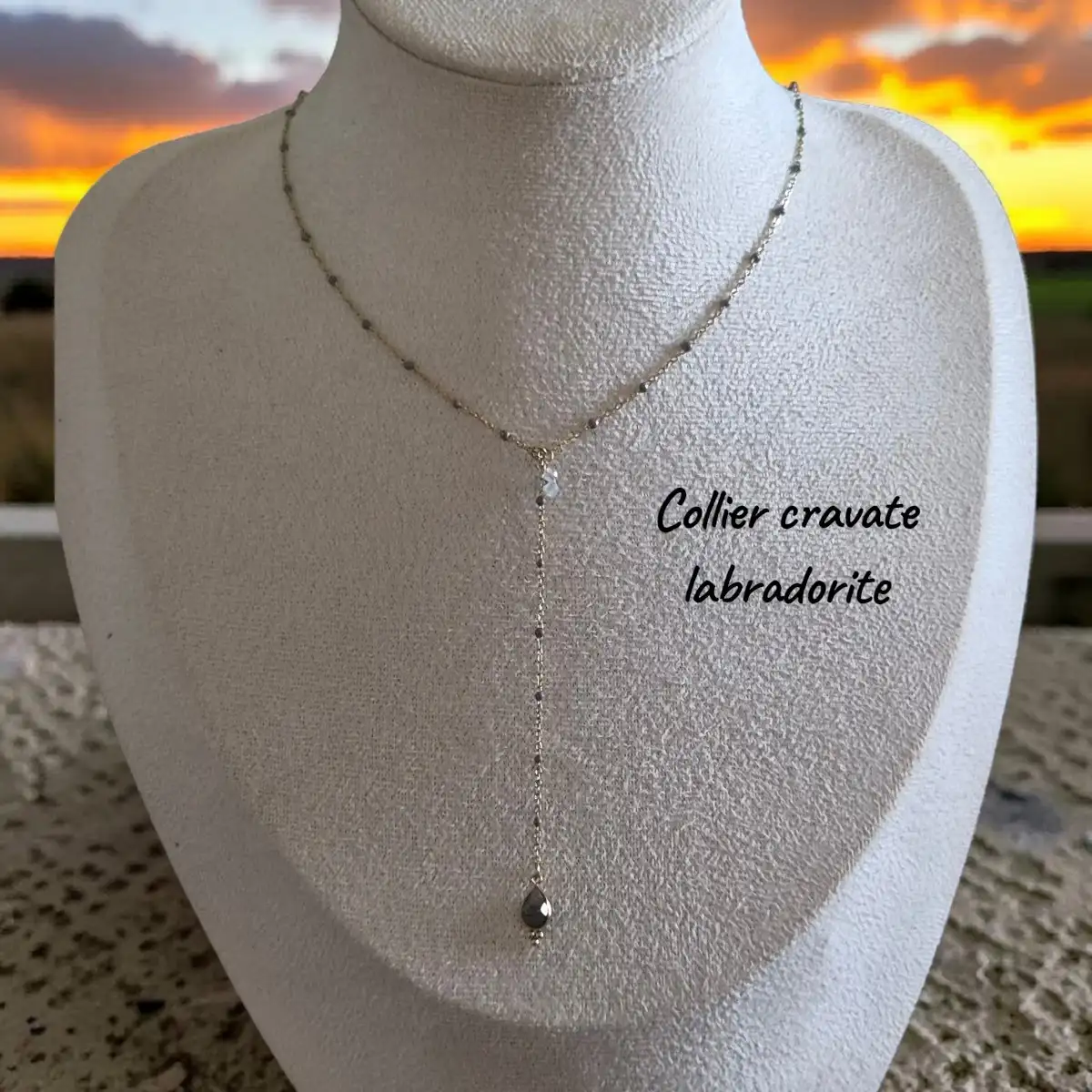 collier pierres